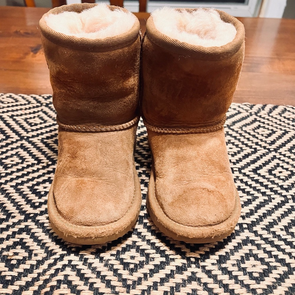 Toddler 9 Uggs